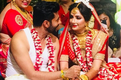 সাত পাকে বাঁধা পড়লেন রাজ-শুভশ্রী