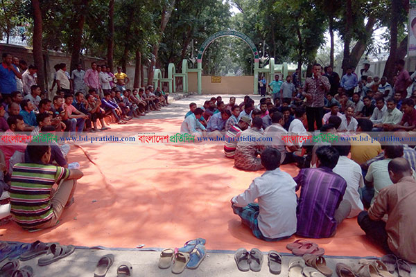বড়পুকুরিয়া কয়লা খনিতে চলছে শ্রমিক ধর্মঘট