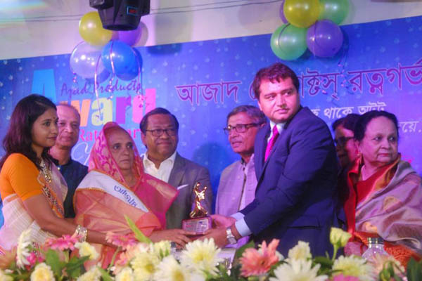 প্রধানমন্ত্রীর এপিএস'র মাতার 'রত্নগর্ভা মা' পুরস্কার লাভ