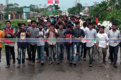 কোটা বাতিলে প্রজ্ঞাপন জারির দাবিতে বরিশালে শিক্ষার্থীদের বিক্ষোভ