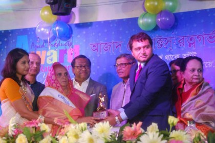 প্রধানমন্ত্রীর এপিএস'র মাতার 'রত্নগর্ভা মা' পুরস্কার লাভ