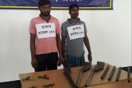সুন্দরবনে অস্ত্রসহ দুই বনদস্যু আটক 

