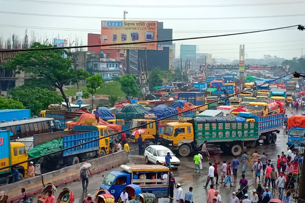 ঢাকা-চট্টগ্রাম মহাসড়কে ভয়াবহ যানজট