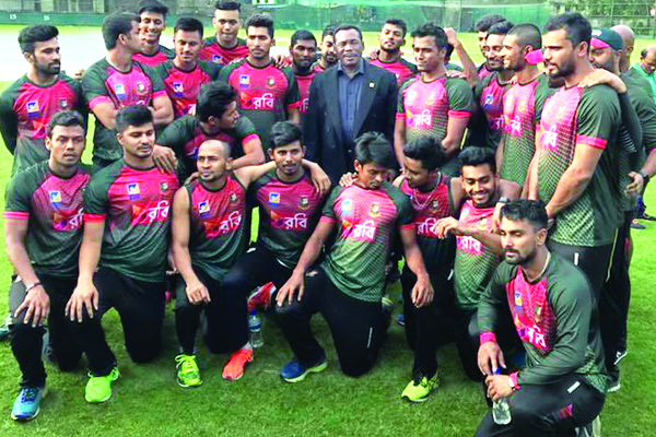 মিরপুর একাডেমিতে সাবেক কোচ গর্ডন গ্রিনিজ