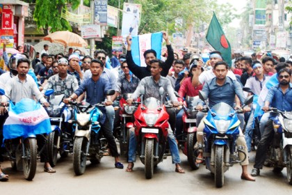 কুমিল্লা নগরীতে আর্জেন্টিনার সমর্থকদের আনন্দ মিছিল