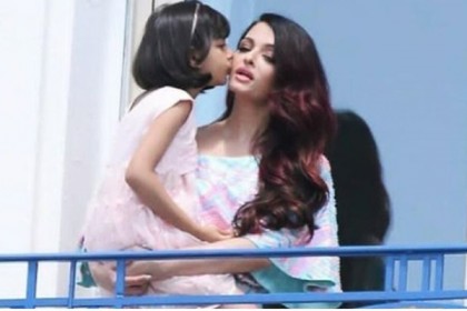আরাধ্যার ছোটবেলা নষ্ট করছেন ঐশ্বরিয়া?