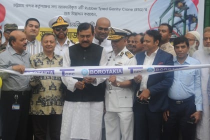 'চট্টগ্রাম বন্দরে জাহাজ জট কন্টেইনার জট আজ থেকে থাকছে না'