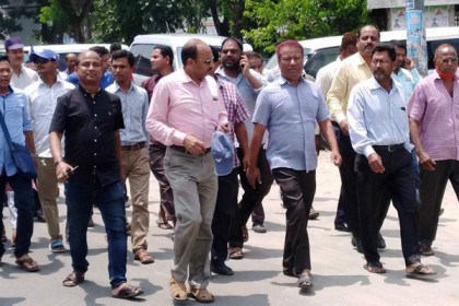 অতিরিক্ত ভ্যাট আদায়ের অভিযোগে ব্যবসায়ীদের বিক্ষোভ 

