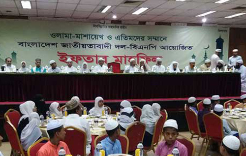 ওলামা-মাশায়েখ ও এতিমদের নিয়ে বিএনপি নেতাদের ইফতার