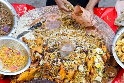 'বড় বাপের পোলায় খায়, ঠোঙা ভইরা লইয়া যায়'