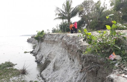 বর্ষার আগেই যমুনায় ভাঙ্গন