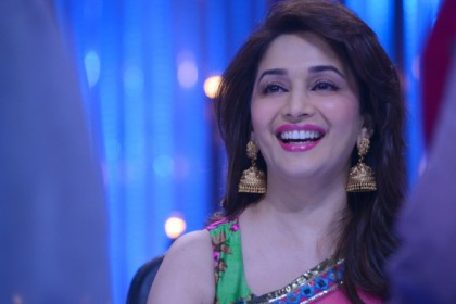 'এক দো তিন' নিয়ে নীরবতা ভাঙলেন মাধুরী, জানালেন...