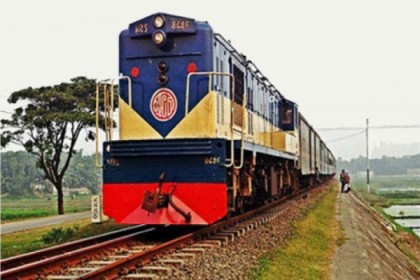 চট্টগ্রামে ট্রেনের ধাক্কায় বৃদ্ধ নিহত