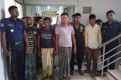 ফুলবাড়ীতে বিশেষ অভিযানে ১৩ মাদক বিক্রেতা আটক