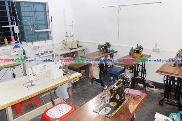 দিনাজপুরে দর্জি শ্রমিকদের ধর্মঘট অব্যাহত