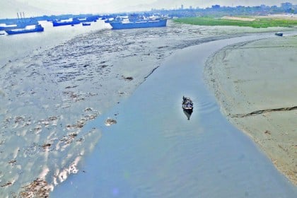হালদা নদীর পাড়ের অবৈধ স্থাপনা ভাঙার নির্দেশ  