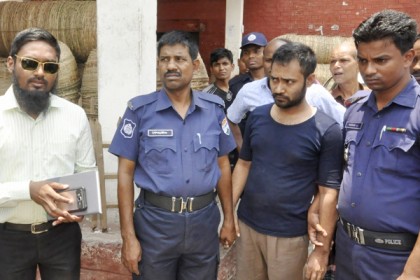 দিনাজপুরে রেলের টিকিট কালোবাজারি, একজনের কারাদণ্ড

