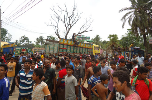 সাতক্ষীরায় যুবলীগ-শ্রমিকদের মধ্যে সংঘর্ষ, আহত ২