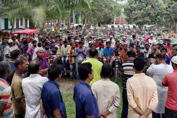 বাগেরহাটে দু'দিন ধরে পরিবহন ধর্মঘটে জনদুর্ভোগ