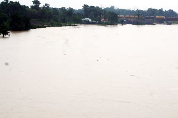 বিপদ সীমায় গোমতীর পানি