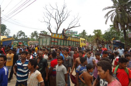সাতক্ষীরায় যুবলীগ-শ্রমিকদের মধ্যে সংঘর্ষ, আহত ২