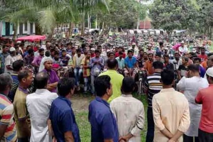 বাগেরহাটে দু'দিন ধরে পরিবহন ধর্মঘটে জনদুর্ভোগ