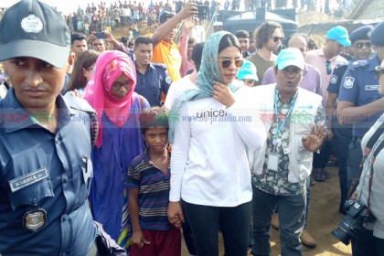 রোহিঙ্গা ক্যাম্প পরিদর্শন করলেন প্রিয়াঙ্কা