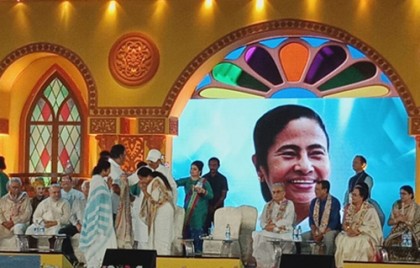 আশা ভোসলে, সমরেশ, প্রসেনজিৎ পেলেন ‘বঙ্গবিভূষণ’ পুরস্কার