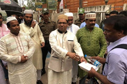 বেনাপোল কাস্টম চেকপোস্টে যাত্রীদের জন্য ইফতারির ব্যবস্থা