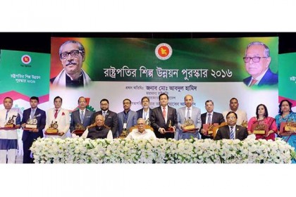 রাষ্ট্রপতি শিল্প উন্নয়ন পুরস্কার পেল কারুপণ্য 