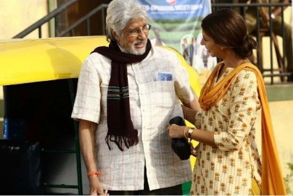 বাবার সঙ্গে জুটি বেঁধে ক্যামেরায় আসছেন অমিতাভ কন্যা