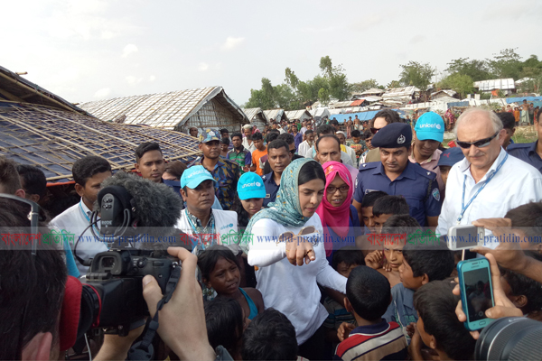 তৃতীয় দিনের মতো রোহিঙ্গা ক্যাম্পে প্রিয়াঙ্কা
