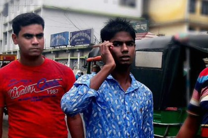 বরিশালে কলেজছাত্রীকে উত্যক্ত করার দায়ে দুই বখাটে আটক