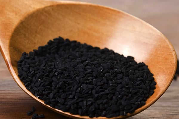 চুল পড়া কমায় কালিজিরা
