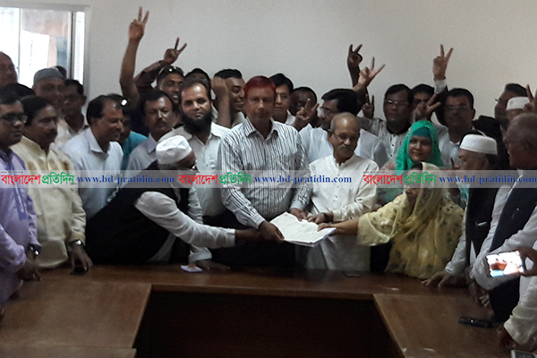 বাগেরহাট উপ-নির্বাচনে হাবিবুন নাহারের মনোনয়নপত্র দাখিল