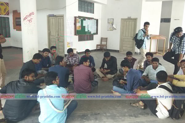 চবির নৃবিজ্ঞান বিভাগের অফিস কক্ষে শিক্ষার্থীদের তালা
