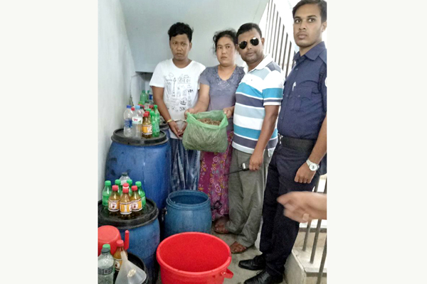 কলাপাড়ায় বিপুল পরিমাণ চোলাই মদ ও গাঁজাসহ গ্রেফতার ২