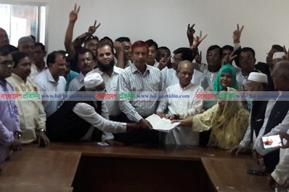 বাগেরহাট উপ-নির্বাচনে হাবিবুন নাহারের মনোনয়নপত্র দাখিল