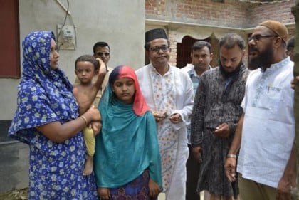 মুক্তামনির পরিবারকে প্রধানমন্ত্রীর পক্ষে আর্থিক সহায়তা প্রদান
