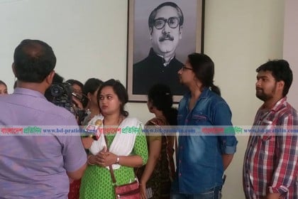 শেখ হাসিনার আগমনকে ঘিরে উৎফুল্ল বিশ্বভারতীর শিক্ষার্থীরা 