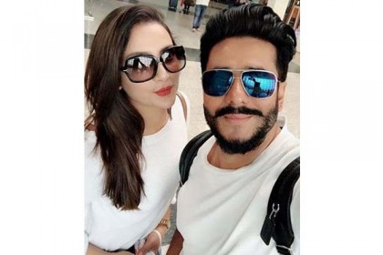 বিয়ের পর গোপনে কোথায় যাচ্ছেন রাজ-শুভশ্রী?