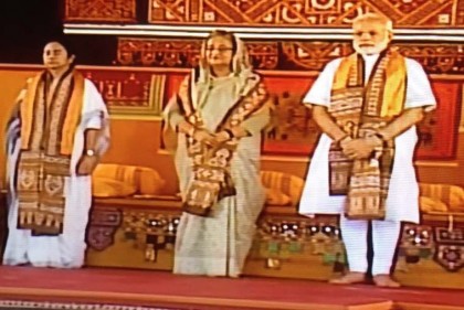 এক কাতারে শেখ হাসিনা-মোদি-মমতা