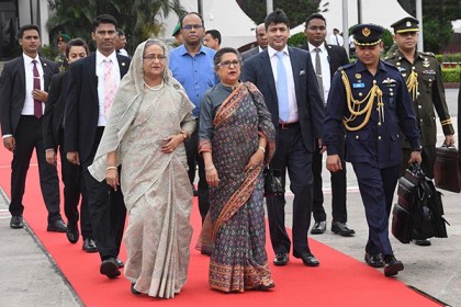 দু’দিনের সফরে কলকাতা গেলেন প্রধানমন্ত্রী