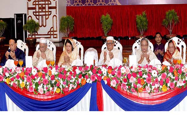 বঙ্গভবনে রাষ্ট্রপতির ইফতারে প্রধানমন্ত্রী