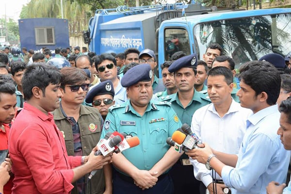 যাত্রাবাড়ীতে মাদকবিরোধী অভিযান, গ্রেফতার ৫৬ 