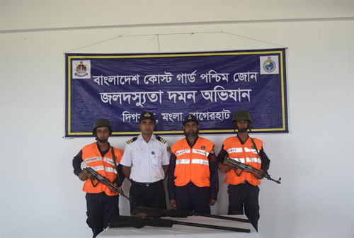 সুন্দরবনে বনদস্যুদের ফেলে যাওয়া ২টি আগ্নেয়াস্ত্র উদ্ধার