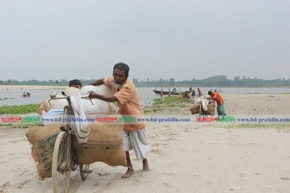 'জীবনটায় শ্যাষ হয়া যায়ছে, পুল আর দেখির পানু না'