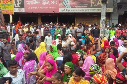 রামপুরায় পোশাক শ্রমিকদের সড়ক অবরোধ, তীব্র যানজট