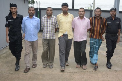 সিদ্ধিরগঞ্জে স্বর্ণের দোকানে ডাকাতির ঘটনায় ডাকাত দলের ৫ সদস্য গ্রেফতার