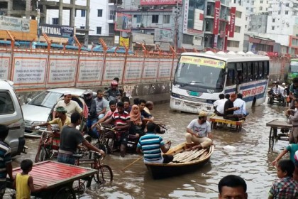 বৃষ্টিতে স্বস্তি এলেও জলাবদ্ধতায় দুর্ভোগ